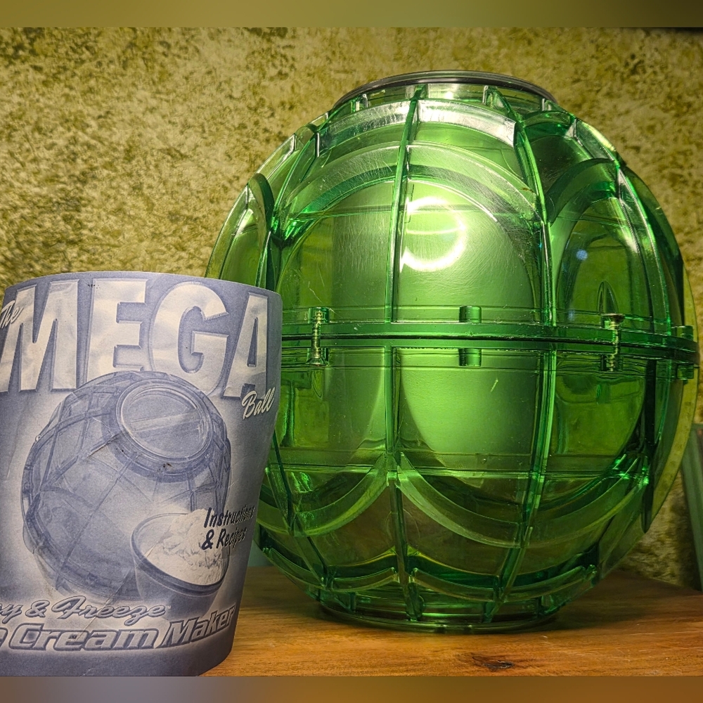 Mega Ball Green Ice Cream Maker